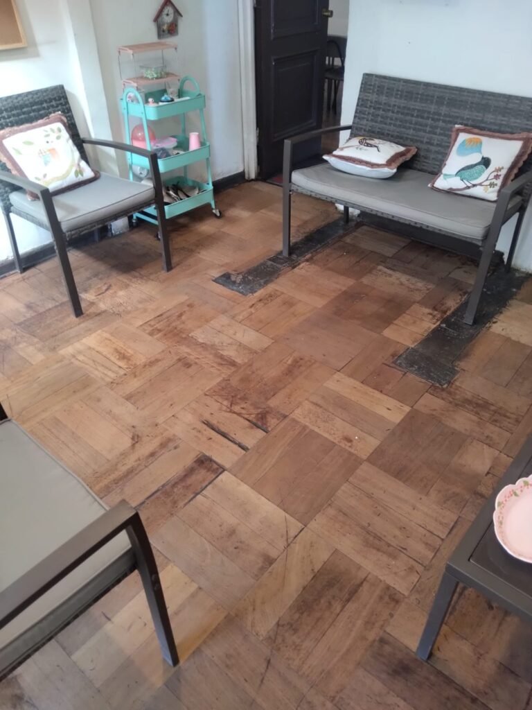Decapado de cera piso de madera